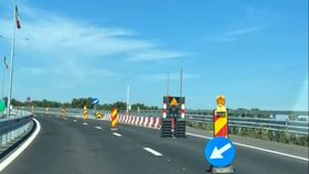 Golden Gate-ul românesc, reasfaltat după 2 luni. Autoritățile dau vina pe șoferi: „Acolo s-a circulat și cu 80 de tone”